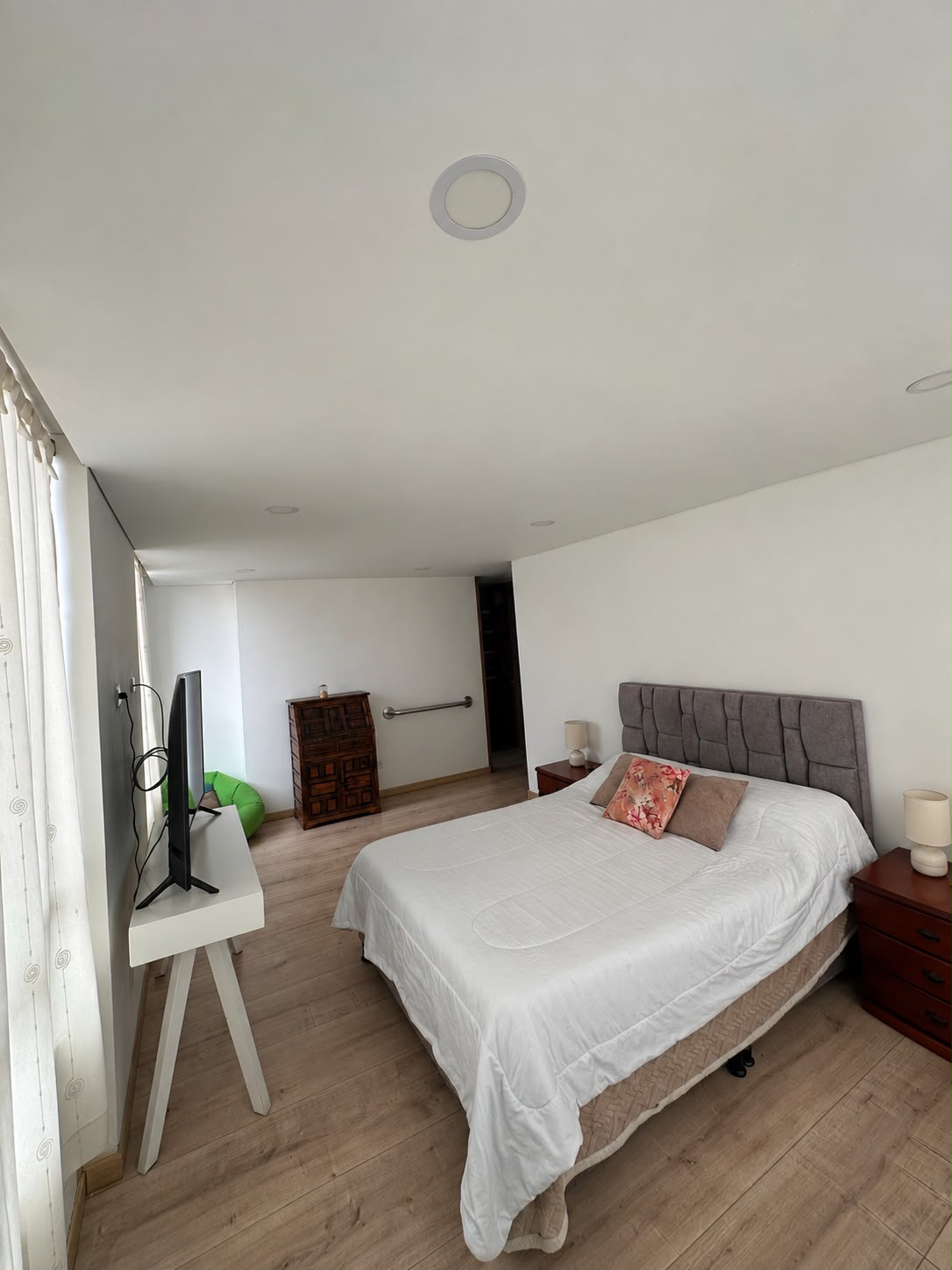 Habitaci&oacute;n Confort Vista 1